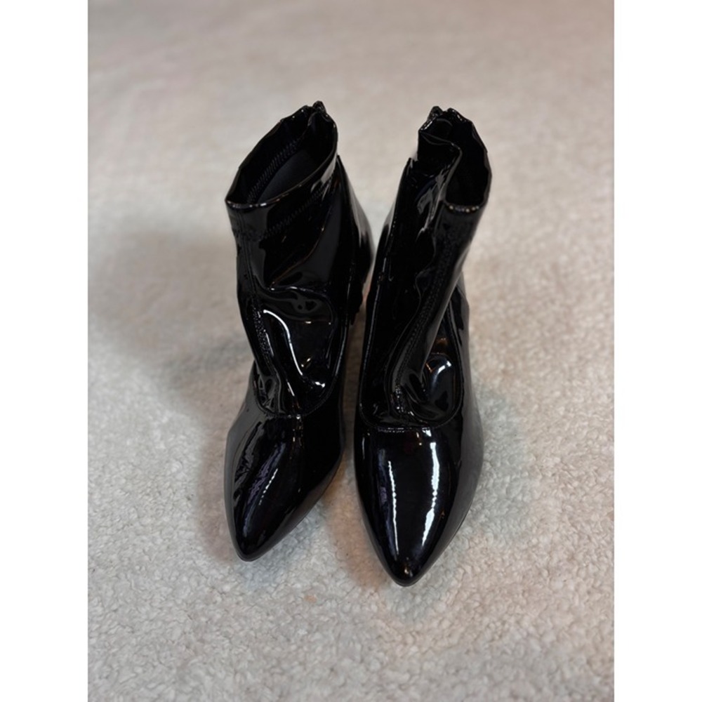 Halston Mumbai-S Ankle Booties Womens 8 Black Excellent Patent Vegan Kitten Heel